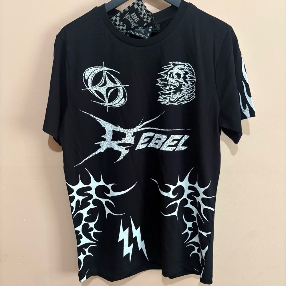 Rebel Vengeance Skull Tribal Graphic Tee NWT Black L
